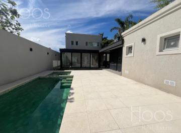 Casa · 300m² · 6 Ambientes · 2 Cocheras · Casa Minimalista 5 Ambientes en Castelar Norte