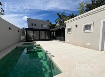 Casa · 300m² · 6 Ambientes · 2 Cocheras · Casa Minimalista en Castelar Norte
