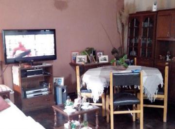 Casa · 90m² · 4 Ambientes · Casa de Pasillo en Venta, Barrio Belgrano