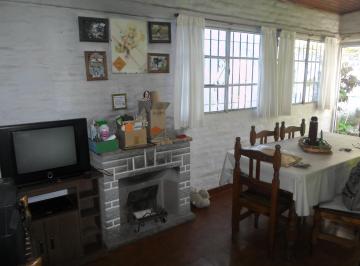Casa de 3 ambientes, La Plata · Casa en Venta con Amplio Fondo y Patio -