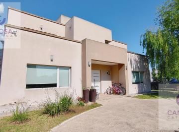 Casa · 284m² · 6 Ambientes · 1 Cochera · Casa en La Horqueta de Echeverría