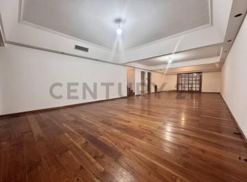 Casa · 320m² · 5 Ambientes · Venta Casa 5 Ambientes C/parque, Quincho + Playroom C/ Dependencia de Servicio y Cochera Doble