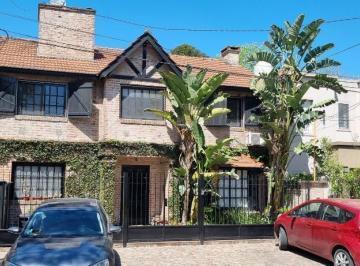Casa · 140m² · 4 Ambientes · 2 Cocheras · Apto Credito, Nuevo Ingreso