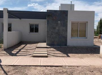 Casa · 68m² · 4 Ambientes · 1 Cochera · Casa en Venta