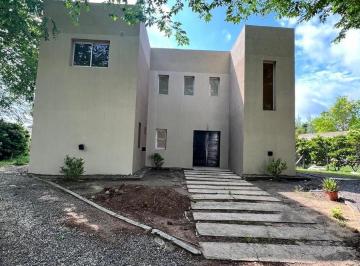 Casa · 180m² · 4 Ambientes · Casa en Venta en Roble Joven