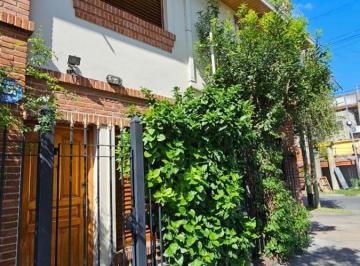 PH · 89m² · 4 Ambientes · 1 Cochera · PH en Lanús
