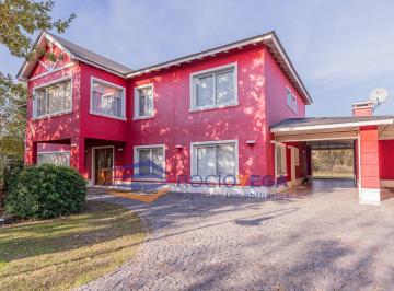 Casa · 2500m² · 5 Ambientes · 3 Cocheras · Casa en Alquiler en El Nacional Club de Campo