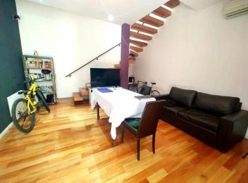 Casa · 110m² · 3 Ambientes · 1 Cochera · Casa Chalet en Venta en Monte Castro, Capital Federal, Buenos Aires