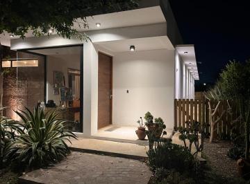 Casa · 171m² · 5 Ambientes · 2 Cocheras · Alquiler Temporal de Vivienda con Jardín de Invierno