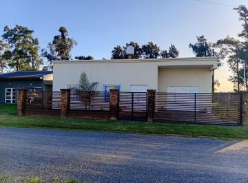 Casa · 170m² · 3 Ambientes · 2 Cocheras · Venta Casa 3 Amb con Jardin, Pileta, Cochera