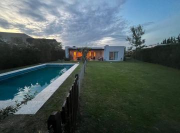 Casa · 180m² · 5 Ambientes · Casa en Venta en San Rafael, Villanueva, Tigre