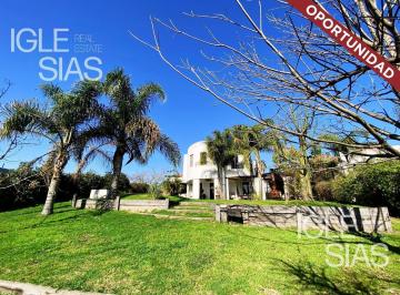 Casa · 265m² · 6 Ambientes · 1 Cochera · Casa en Venta en San Marco - Villanueva