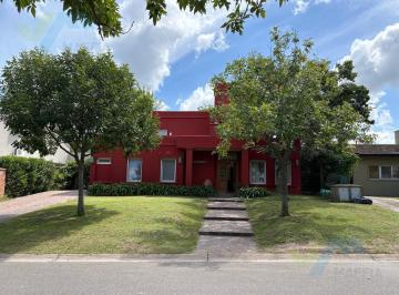 Casa · 200m² · 5 Ambientes · 2 Cocheras · Casa en Venta Santa Guadalupe Pilar del Este