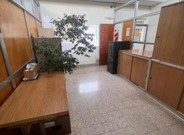 Oficina comercial · 200m² · 7 Ambientes · 8 Cocheras · Importante Predio de 7.900 m con 200 m de Oficinas