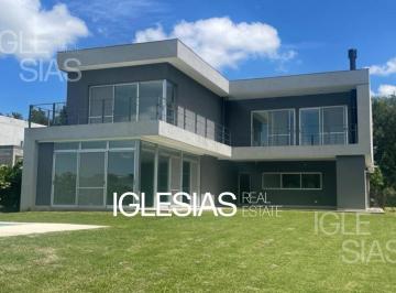 Casa · 370m² · 7 Ambientes · 2 Cocheras · Casa Al Río en Venta 5 Dorm. Barrio San Juan, Villanueva