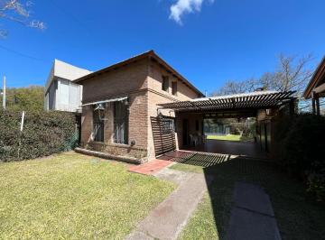 Casa · 4 Ambientes · 2 Cocheras · Casa en Zona Residencial Gral. Lopez 2200
