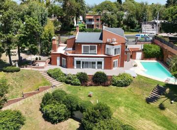 Casa · 450m² · 6 Ambientes · Casa de 3 Dorm. en Alquiler Sobre La Barranca Rosario