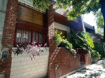 Casa de 4 ambientes, Flores · Casa Flores en 2 Plantas, 4 Ambientes 2 Baños Patios y Terraza