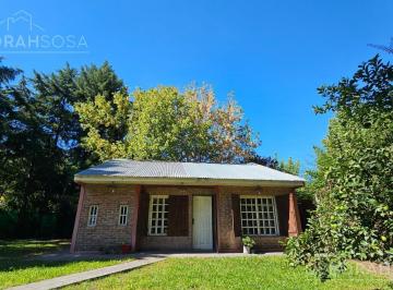 Casa · 64m² · 3 Ambientes · Venta Casa 3 Ambientes con Parque, Quincho y Cochera en Pilar!