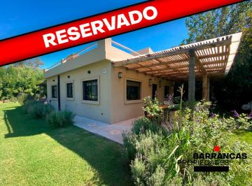 Casa · 86m² · 3 Ambientes · 1 Cochera · Casa Quinta Barrio Los Pinos • Venta • Cangallo 600