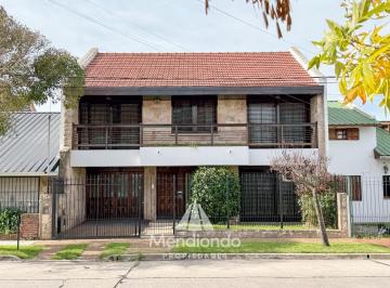 Casa · 187m² · 4 Ambientes · 2 Cocheras · Casa 4 Amb. C/ Cochera Doble de 202 m² Impecable en San José