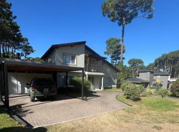 Casa · 774m² · 5 Ambientes · 1 Cochera · Casa en Alquiler Temporario Pinamar Norte