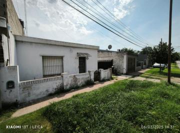 Casa · 70m² · 3 Ambientes · 2 Cocheras · Casa 3 Ambiente Venta en Mercedes con Jardin