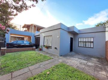 Casa · 110m² · 4 Ambientes · 2 Cocheras · Casa en Venta Campana