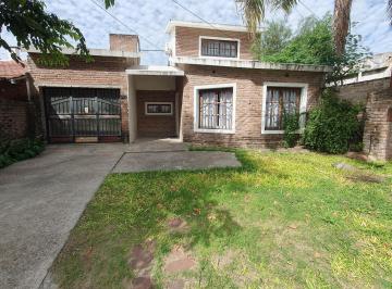 Casa · 165m² · 5 Ambientes · 1 Cochera · En Venta Casa en Jose Arevalo!