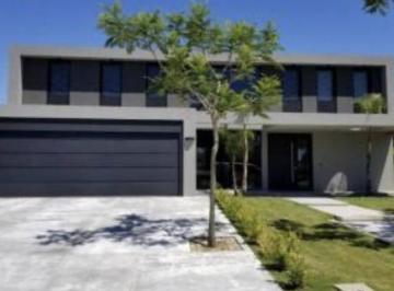 Casa · 373m² · 7 Dormitorios · 3 Cocheras · Casa en Venta y Alquiler con Muebles en El Golf, Nordelta