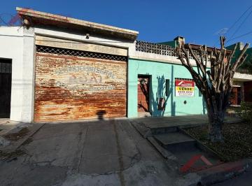 Casa · 248m² · 5 Ambientes · Lote Propio - Posibilidad de Ampliar - Galpon Amplio