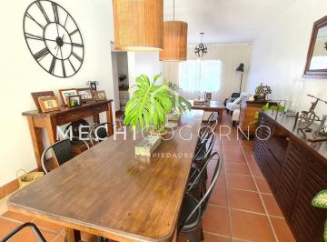 Casa · 219m² · 5 Ambientes · 2 Cocheras · Casa en Alquiler de 4 Dorm. en Beccar, San Isidro