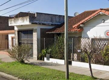 Casa de 3 ambientes, Lomas de Zamora · Chalet en Venta de 3 Ambientes con Amplio Local con Baño o Garage Para Dos Autos