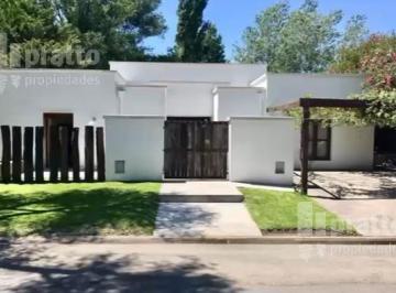 Casa · 240m² · 6 Ambientes · Casa en Venta y Alquiler en Santa Maria de Tigre