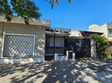 Casa · 90m² · 3 Ambientes · 1 Cochera · Casa en Alquiler 3 Ambientes Ituzaingo