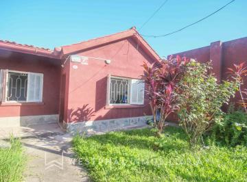 Casa · 86m² · 6 Ambientes · 3 Cocheras · - Venta - Casa de Tres Dorm. en Bulnes Al 200