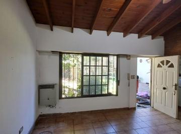 PH de 3 ambientes, Lomas de Zamora · Alquiler Linda Propiedad con Espacio Verde.