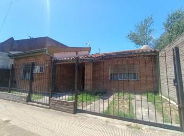 Casa de 5 ambientes, Morón · Chalet de 5 Ambientes a Refaccionar en Castelar Norte