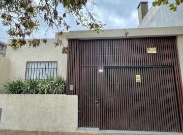 Casa · 156m² · 4 Ambientes · 1 Cochera · Casa en Alquiler en Pergamino en Zona Centrica
