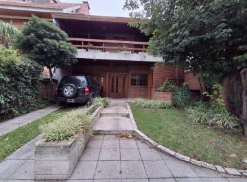 Casa · 372m² · 5 Ambientes · 2 Cocheras · Chalet