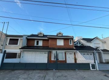 Casa · 257m² · 4 Ambientes · 2 Cocheras · Casa en Parque Luro