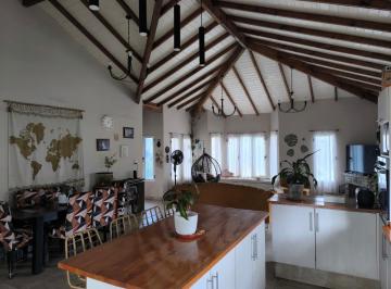 Casa · 130m² · 4 Ambientes · 2 Cocheras · Casa en Barrio Privado Alvarez del Bosque
