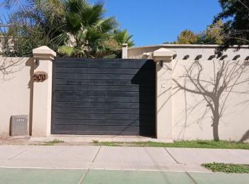 Quinta vacacional · 218m² · 3 Dormitorios · 1 Cochera · Alquiler Casa Quinta