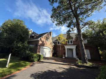 Casa de 5 ambientes, San Isidro · Casa en Venta en San Isidro