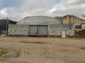 Bodega-Galpón · 600m² · 1 Ambiente · Alquiler Galpón en Bernal Oeste 800 m² Sobre Av Tomas Flores