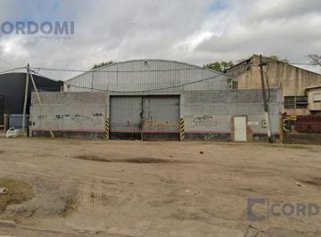Bodega-Galpón · 600m² · 1 Ambiente · Venta Galpón en Bernal Oeste 800 m² Sobre Av Tomas Flores