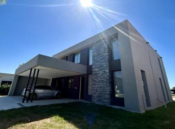 Casa · 245m² · 5 Ambientes · 2 Cocheras · Casa en Casa en Venta, 5 Ambientes, en San Matias, Escobar, Gba Norte
