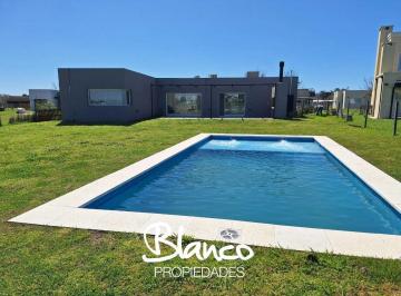 Casa · 133m² · 4 Ambientes · 2 Cocheras · Casa en Alquiler en San Sebastian, Escobar, G. B. a. Zona Norte