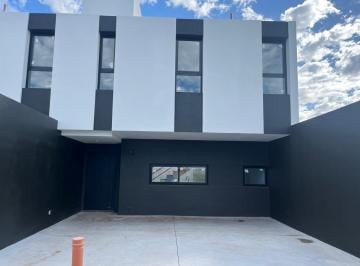 Casa · 180m² · 5 Ambientes · 2 Cocheras · Duplex en Alquiler