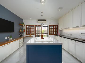 Casa · 174m² · 5 Ambientes · 2 Cocheras · Venta Casa Triplex 5 Ambientes Cocheras Pileta Caballito